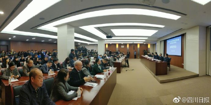 成都七中实验学校食堂管理问题发布会:校长已被解聘